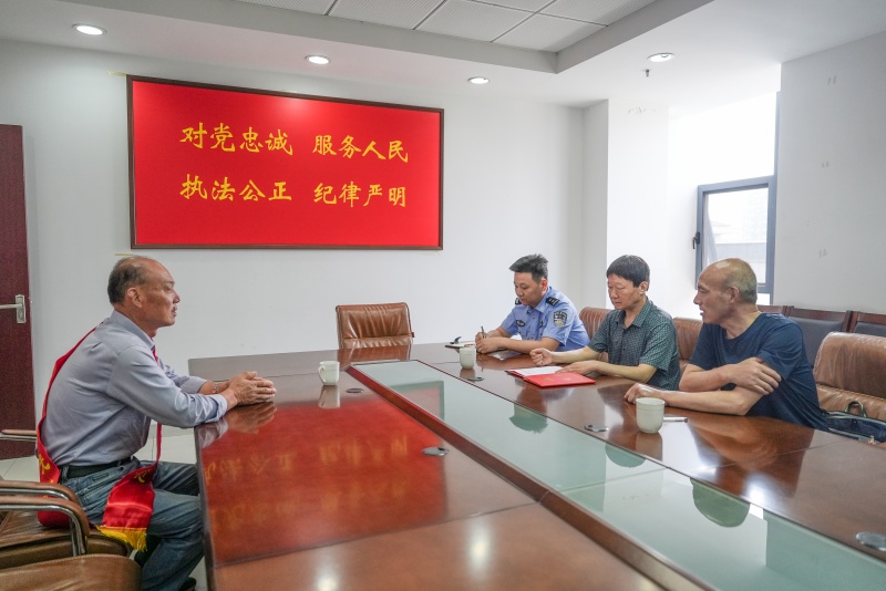 市见义勇为基金会赴邗开展见义勇为表彰